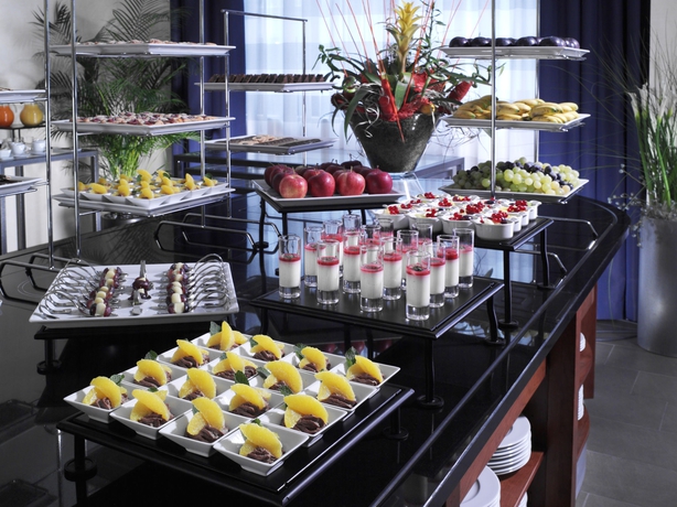 Imagen del bar/restaurante del Hotel Courtyard By Marriott Zurich North. Foto 3