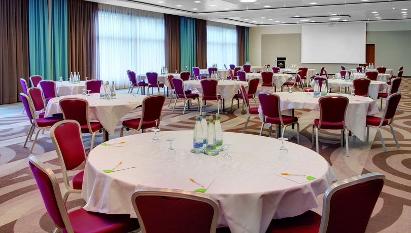 Imagen de los interiores del Hotel Courtyard By Marriott Zurich North. Foto 8