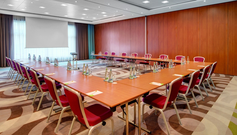 Imagen de los interiores del Hotel Courtyard By Marriott Zurich North. Foto 9