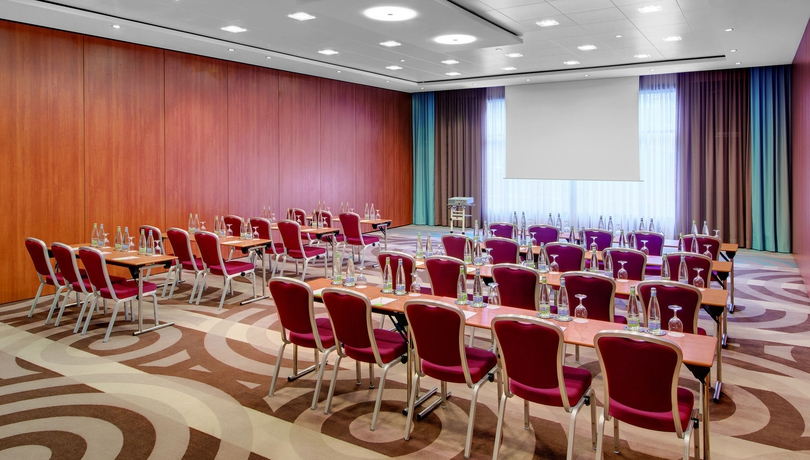 Imagen de los interiores del Hotel Courtyard By Marriott Zurich North. Foto 12