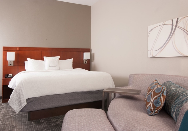 Imagen de la habitación del Hotel Courtyard Charleston Waterfront By Marriott. Foto 5