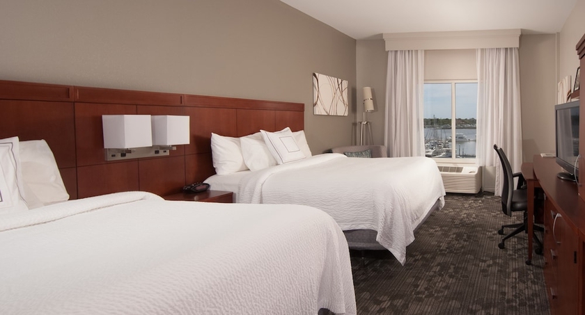Imagen de la habitación del Hotel Courtyard Charleston Waterfront By Marriott. Foto 6
