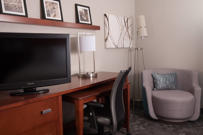 Imagen de la habitación del Hotel Courtyard Charleston Waterfront By Marriott. Foto 8