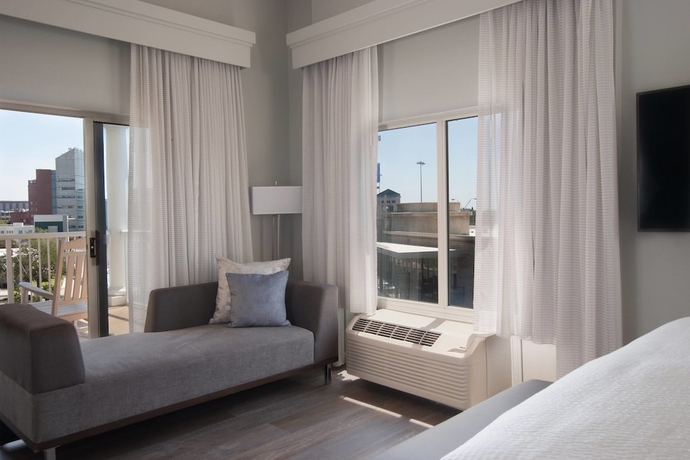 Imagen de la habitación del Hotel Courtyard Charleston Waterfront By Marriott. Foto 12