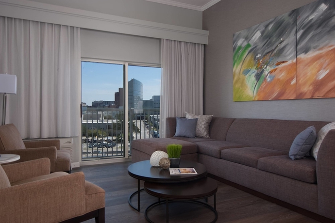 Imagen de la habitación del Hotel Courtyard Charleston Waterfront By Marriott. Foto 14