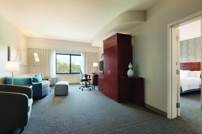 Imagen de la habitación del Hotel Courtyard Charlotte Airport North. Foto 6