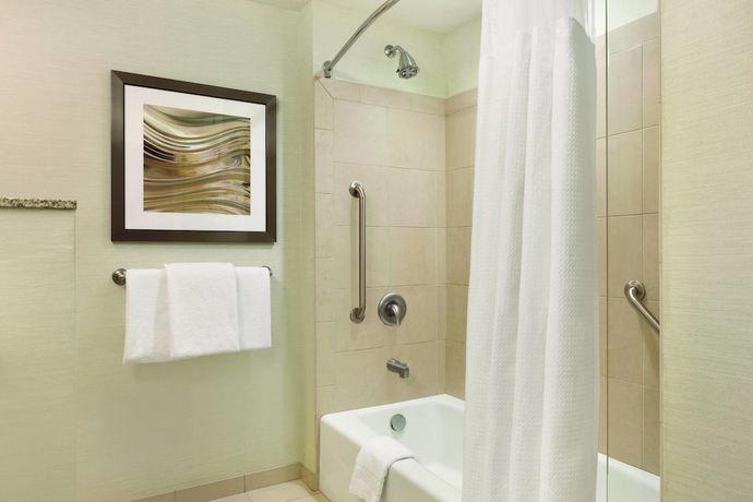 Imagen de la habitación del Hotel Courtyard Charlotte Airport North. Foto 8