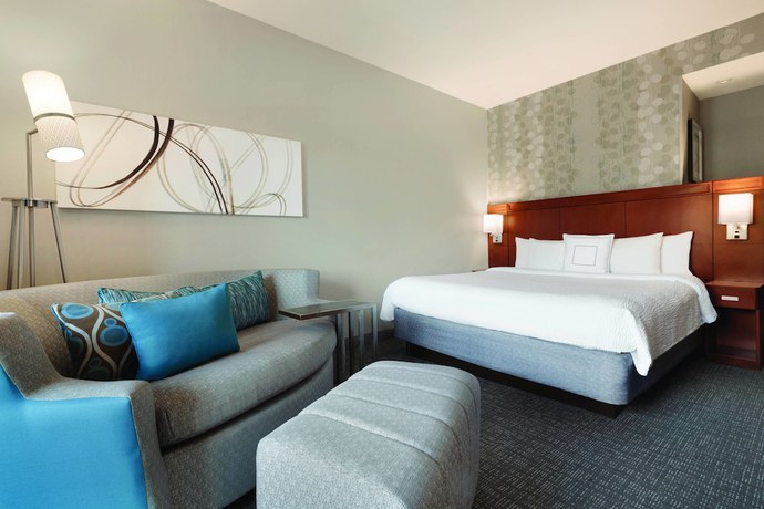 Imagen de la habitación del Hotel Courtyard Charlotte Airport North. Foto 10