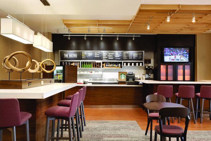 Imagen del bar/restaurante del Hotel Courtyard Charlotte Airport North. Foto 3