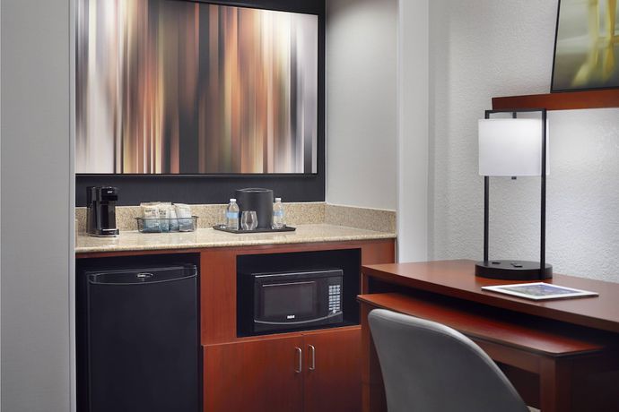 Imagen de la habitación del Hotel Courtyard Charlotte Arrowood. Foto 4
