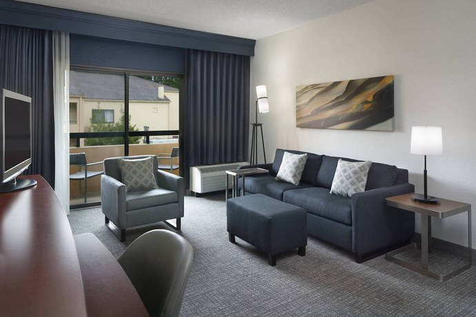 Imagen de la habitación del Hotel Courtyard Charlotte Arrowood. Foto 7