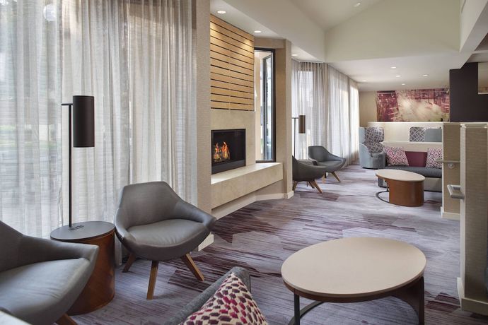 Imagen de los interiores del Hotel Courtyard Charlotte Arrowood. Foto 16