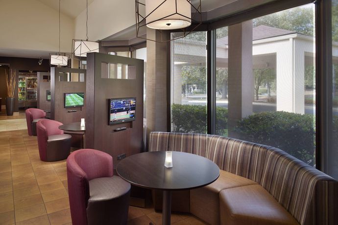 Imagen de los interiores del Hotel Courtyard Charlotte Arrowood. Foto 18