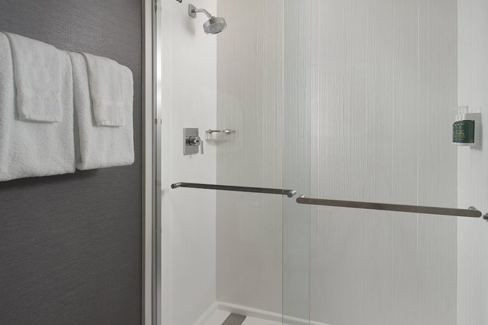 Imagen de la habitación del Hotel Courtyard Charlotte Arrowood. Foto 12