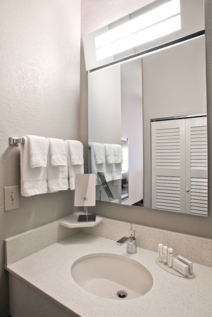 Imagen de la habitación del Hotel Courtyard Charlotte Ballantyne. Foto 10