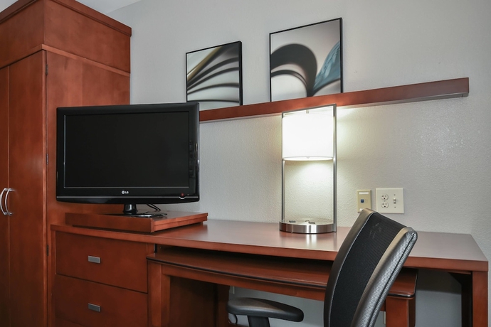 Imagen de la habitación del Hotel Courtyard Charlotte Concord. Foto 10