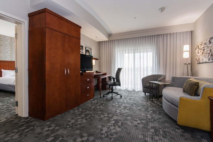 Imagen de la habitación del Hotel Courtyard Charlotte Concord. Foto 11