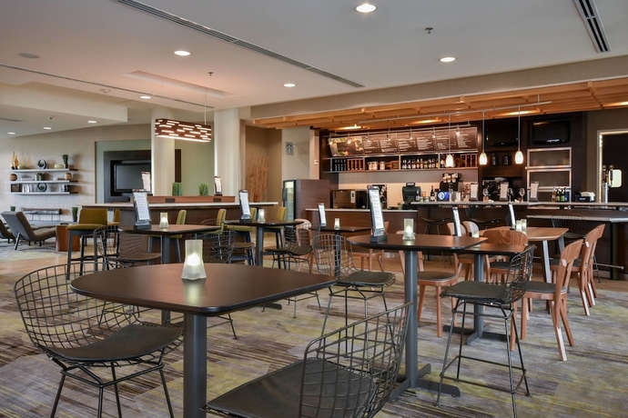 Imagen del bar/restaurante del Hotel Courtyard Charlotte Concord. Foto 2
