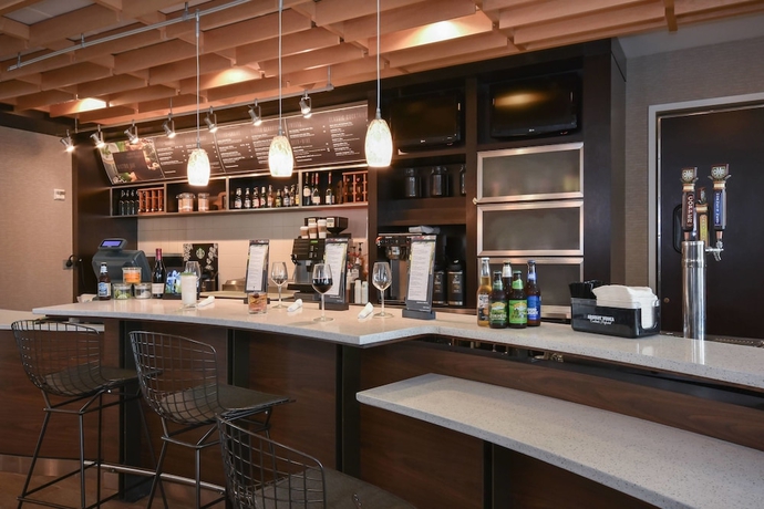 Imagen del bar/restaurante del Hotel Courtyard Charlotte Concord. Foto 5