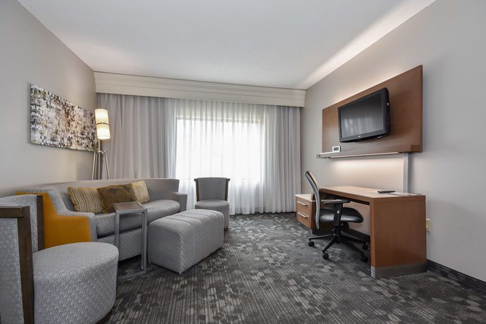 Imagen de la habitación del Hotel Courtyard Charlotte Matthews. Foto 5