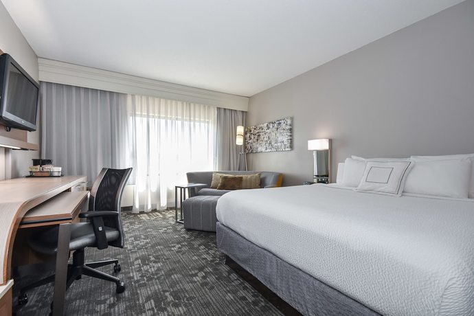 Imagen de la habitación del Hotel Courtyard Charlotte Matthews. Foto 6