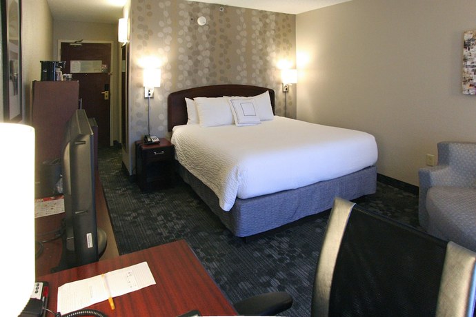 Imagen de la habitación del Hotel Courtyard Charlotte Matthews. Foto 10