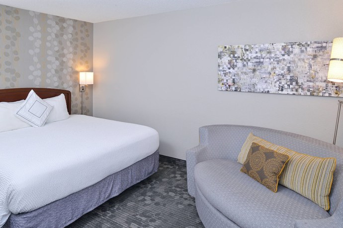 Imagen de la habitación del Hotel Courtyard Charlotte Matthews. Foto 11