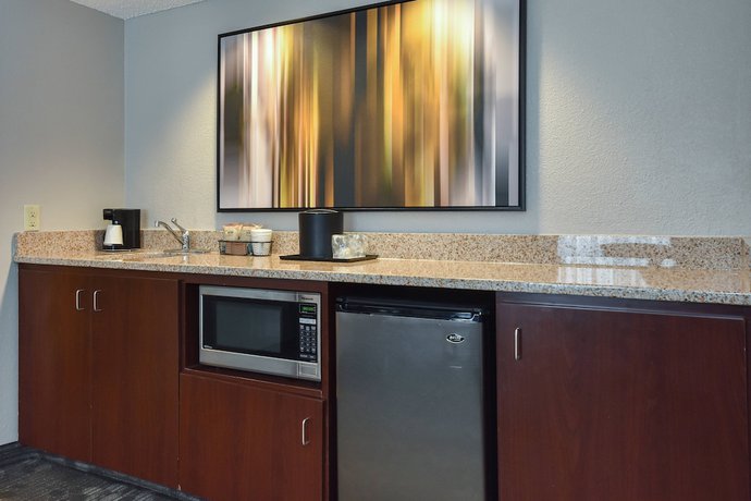 Imagen de la habitación del Hotel Courtyard Charlotte Matthews. Foto 12