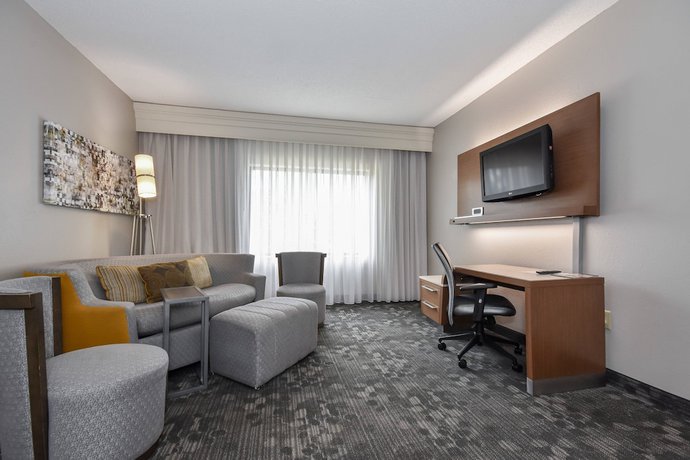 Imagen de la habitación del Hotel Courtyard Charlotte Matthews. Foto 15