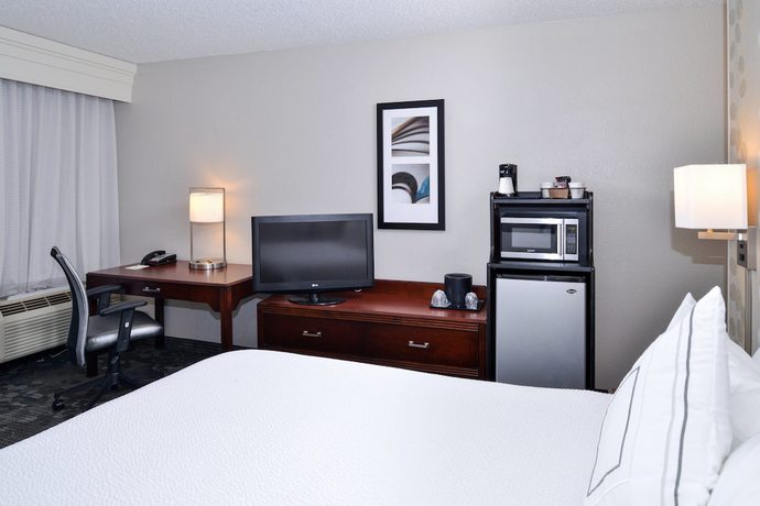 Imagen de la habitación del Hotel Courtyard Charlotte Matthews. Foto 20