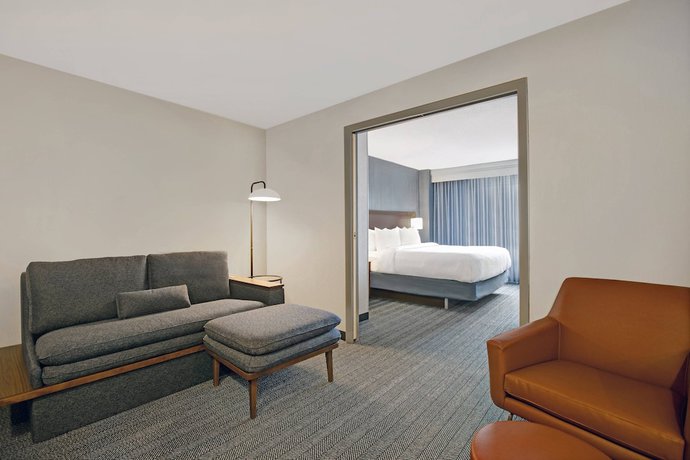 Imagen de la habitación del Hotel Courtyard Chicago Elmhurst/oakbrook Area. Foto 3