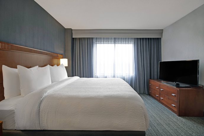 Imagen de la habitación del Hotel Courtyard Chicago Elmhurst/oakbrook Area. Foto 4