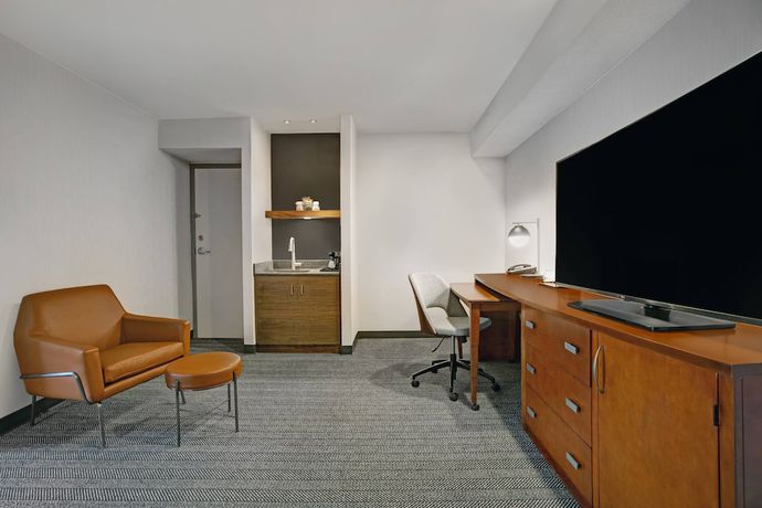 Imagen de la habitación del Hotel Courtyard Chicago Elmhurst/oakbrook Area. Foto 10