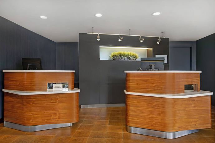Imagen de los interiores del Hotel Courtyard Chicago Elmhurst/oakbrook Area. Foto 19
