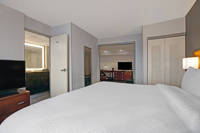 Imagen de la habitación del Hotel Courtyard Chicago Elmhurst/oakbrook Area. Foto 13