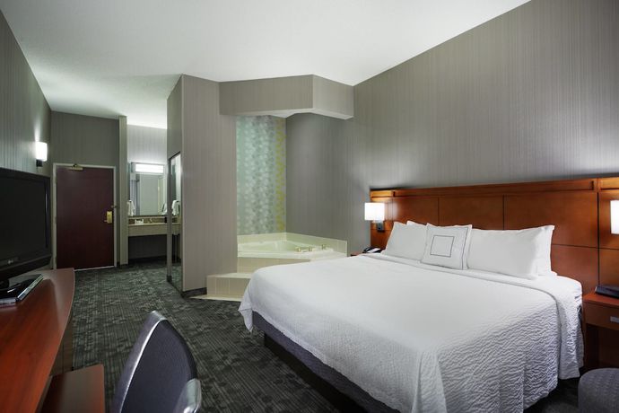 Imagen de la habitación del Hotel Courtyard Chicago St. Charles. Foto 5