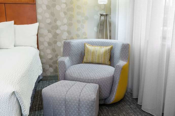 Imagen de la habitación del Hotel Courtyard Chicago St. Charles. Foto 6