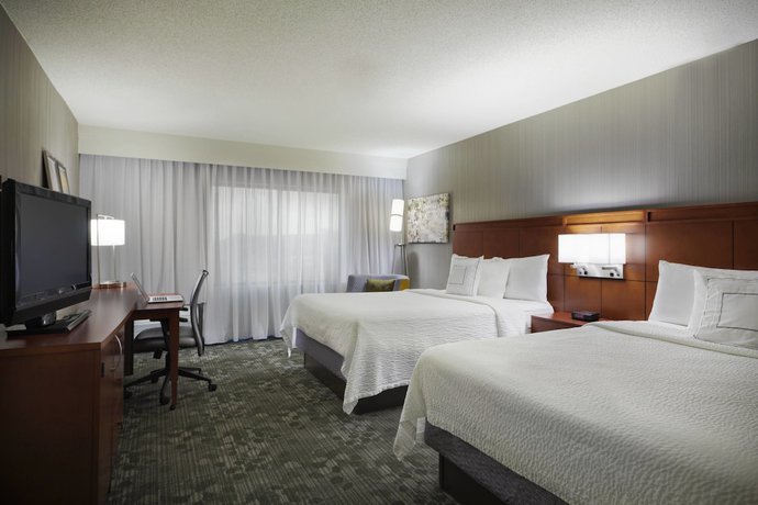 Imagen de la habitación del Hotel Courtyard Chicago St. Charles. Foto 8