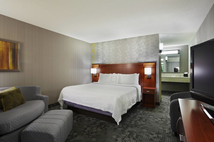 Imagen de la habitación del Hotel Courtyard Chicago St. Charles. Foto 10