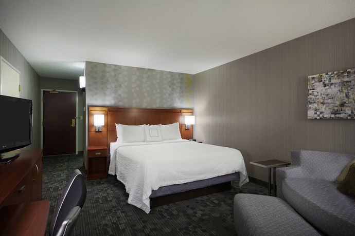 Imagen de la habitación del Hotel Courtyard Chicago St. Charles. Foto 11