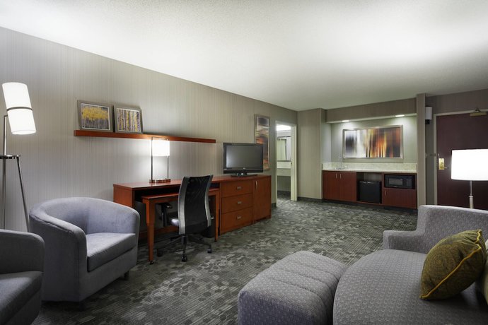 Imagen de la habitación del Hotel Courtyard Chicago St. Charles. Foto 12