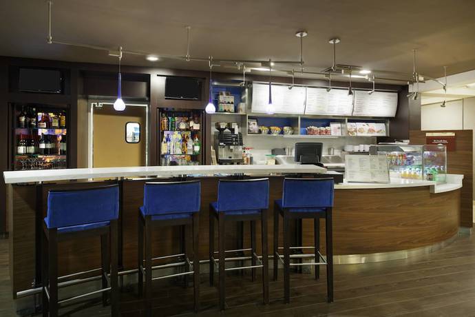 Imagen del bar/restaurante del Hotel Courtyard Chicago St. Charles. Foto 2