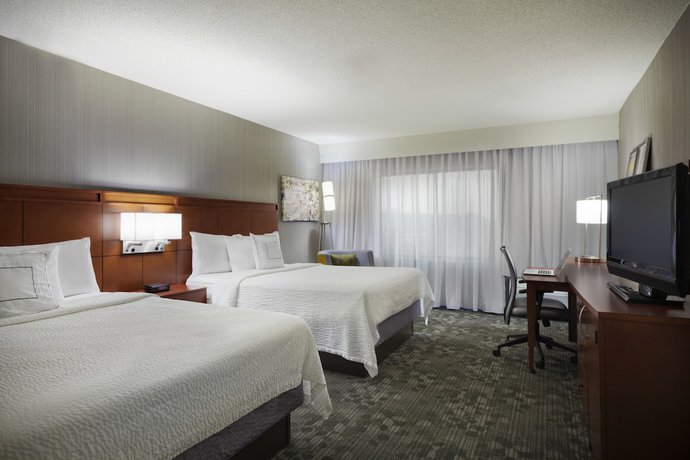 Imagen de la habitación del Hotel Courtyard Chicago St. Charles. Foto 13