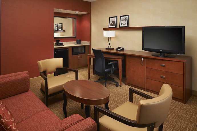 Imagen de la habitación del Hotel Courtyard Chicago Waukegan Gurnee. Foto 3