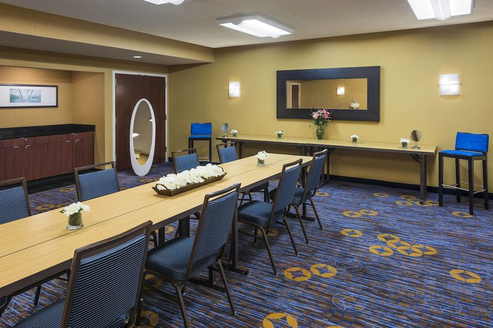 Imagen de la habitación del Hotel Courtyard Chicago Waukegan Gurnee. Foto 5