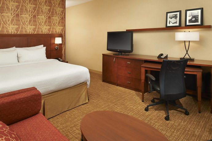 Imagen de la habitación del Hotel Courtyard Chicago Waukegan Gurnee. Foto 7