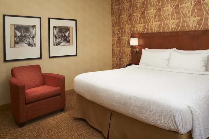 Imagen de la habitación del Hotel Courtyard Chicago Waukegan Gurnee. Foto 9