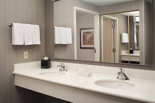 Imagen de la habitación del Hotel Courtyard Cincinnati Covington. Foto 10