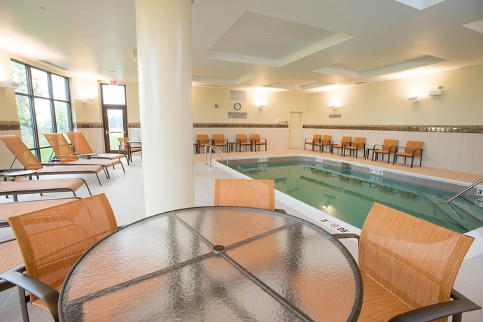 Imagen de la piscina del Hotel Courtyard Cincinnati Midtown/rookwood. Foto 18