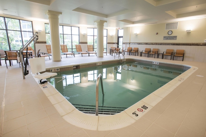 Imagen de la piscina del Hotel Courtyard Cincinnati Midtown/rookwood. Foto 19